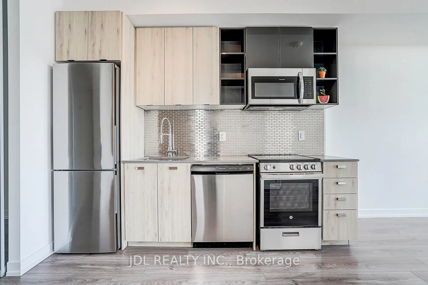 Additional image 6 of 10 De Boers Drive 808