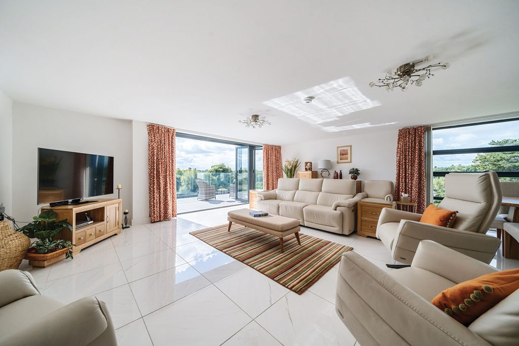 Additional image 4 of 3 bed flat for saleGreyfriars Avenue, Hereford HR4