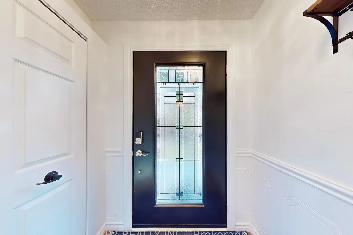 411 Rosedale Drive photo 2