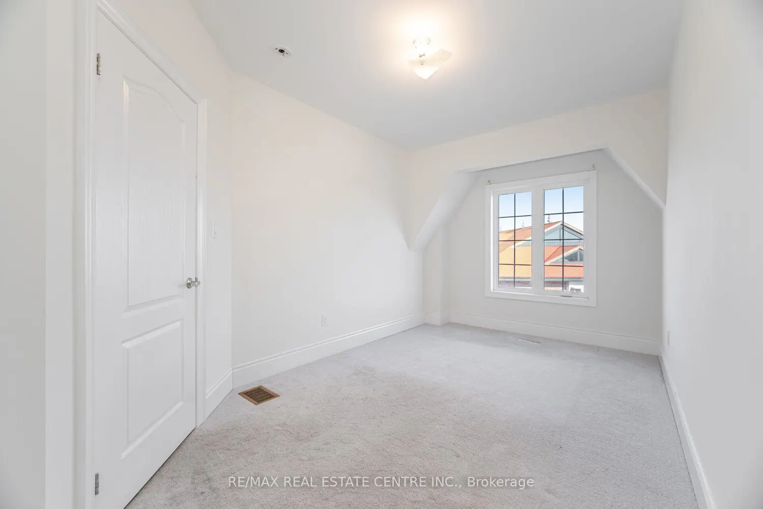 Additional image 17 of 20 Foxsparrow Road