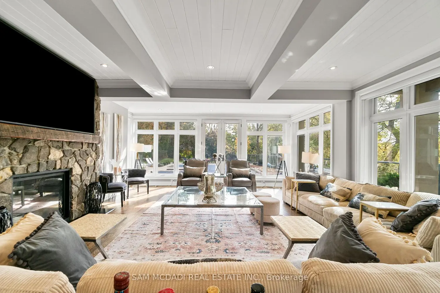 Additional image 9 of 2552 Jarvis Street