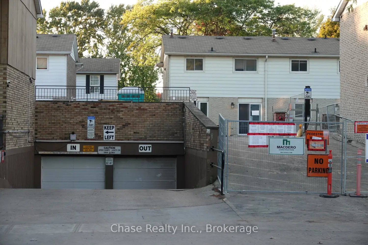 5475 Lakeshore Road 9