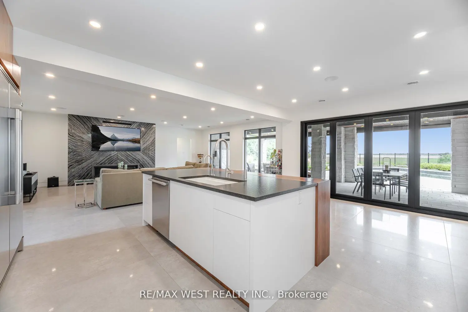 Additional image 16 of 83 Navigation Drive