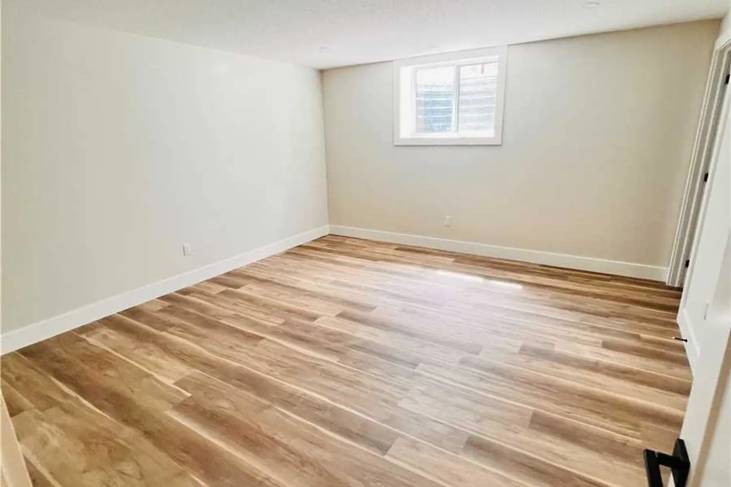 Additional image 15 of 3761 Queen Street