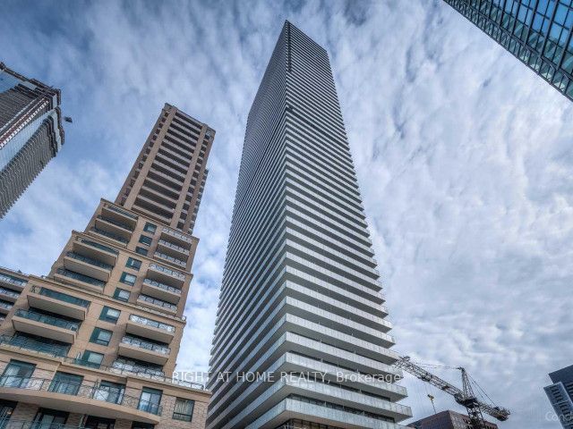 2510-42 Charles Street E, Toronto, ON, M4Y 1T4
