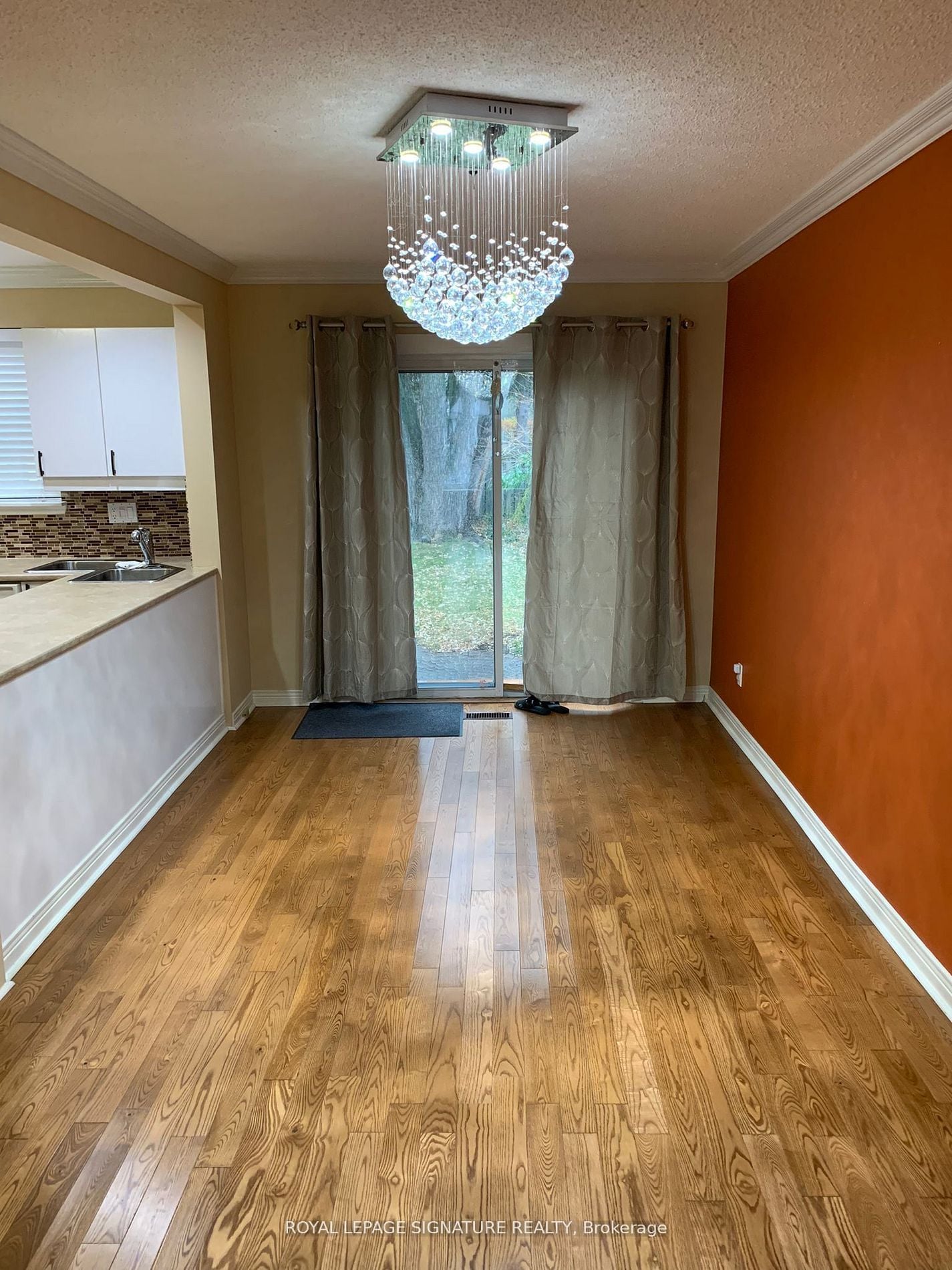 Additional image 6 of Main-3317 Carillion Avenue, Mississauga, ON, L5C 2A9