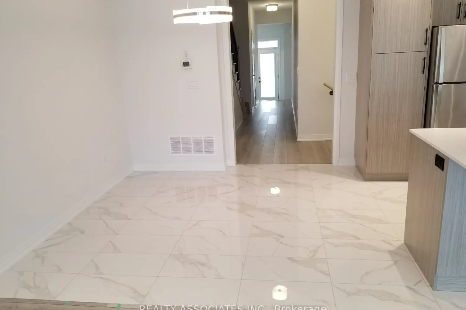 71 Schmeltzer Crescent photo 4