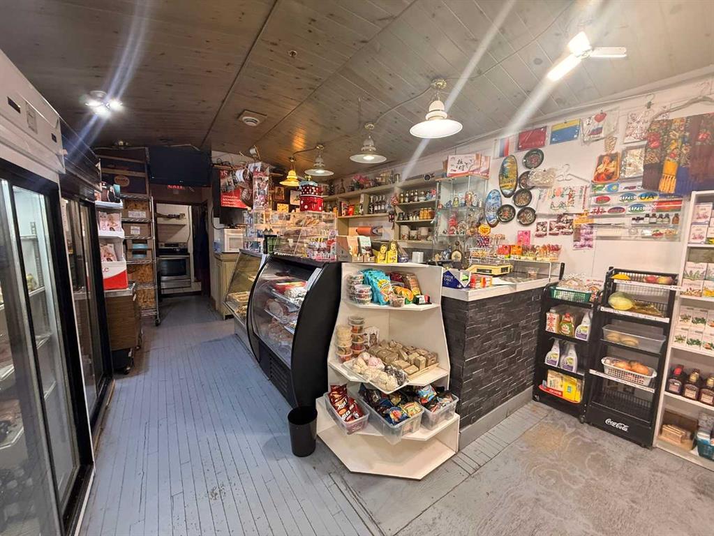 Additional image 6 of 523 Woodpark Boulevard SW, Calgary, AB, T2W 3N8