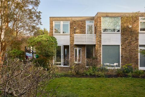 Magnolia Wharf, Chiswick W4