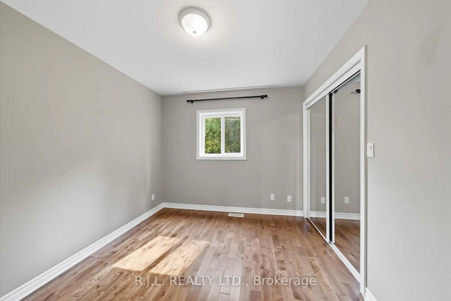 Additional image 10 of 178 Platten Boulevard