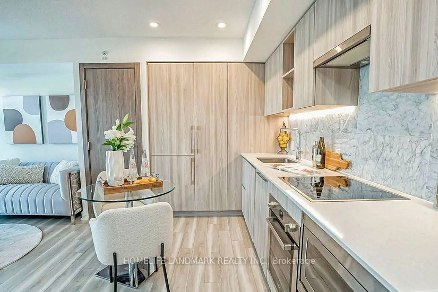 Additional image 3 of 19 Bathurst Street 605