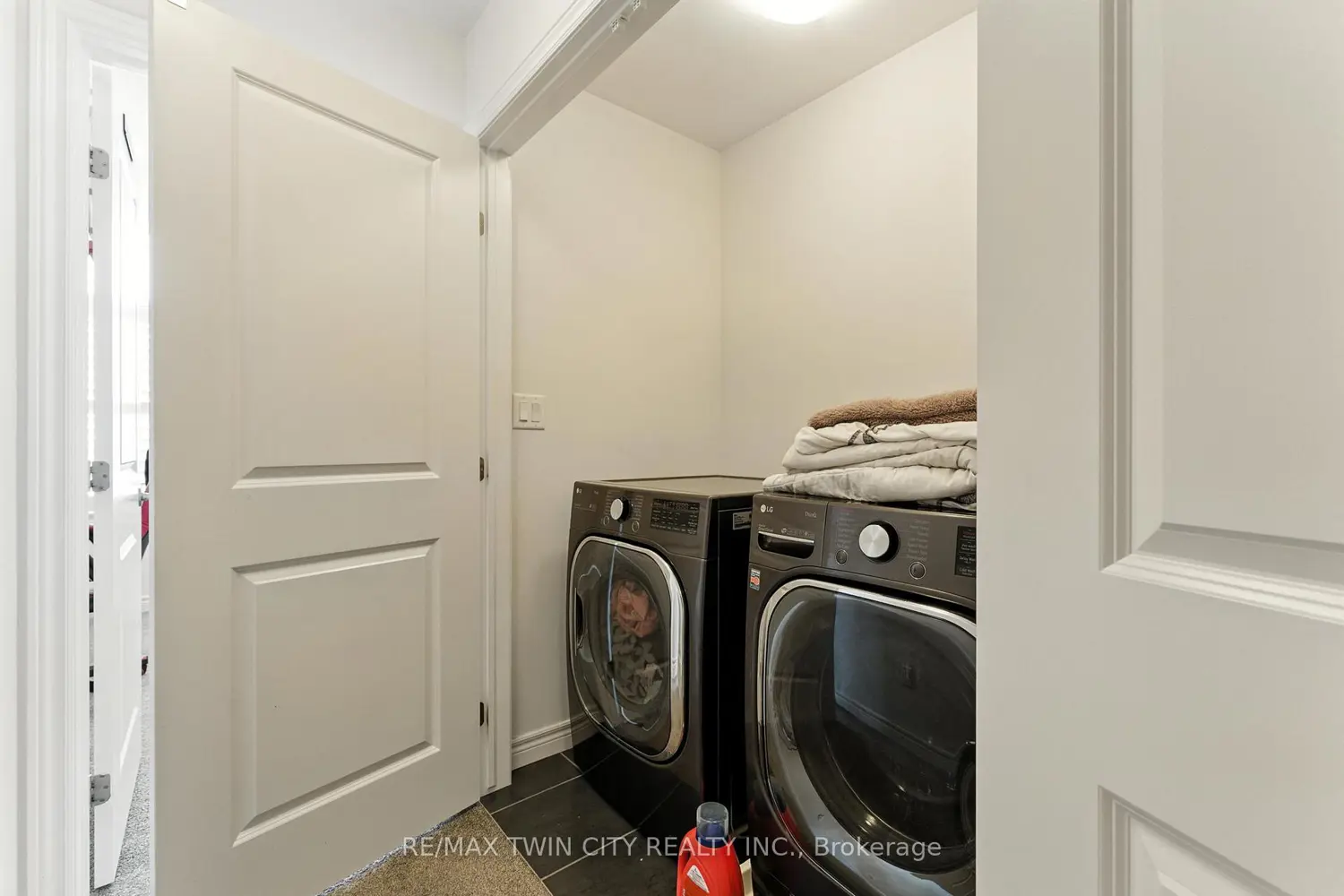 Additional image 15 of 38 Lydia Lane