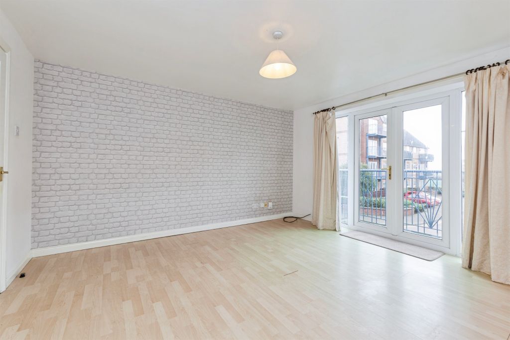 2 bed flat for saleAdmiral Way, Hartlepool TS24 photo 2