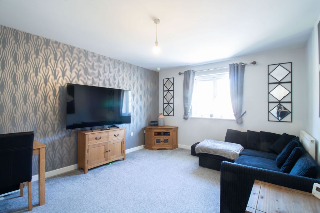 Additional image 4 of 2 bed flat for saleCoed Celynen Drive, Abercarn NP11