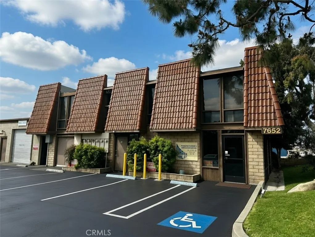 Additional image 6 of 7652 Slater Avenue, Huntington Beach, CA 92647