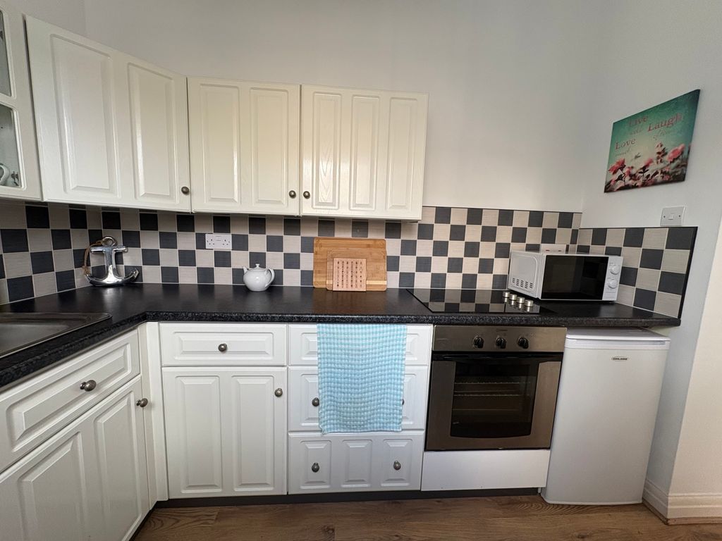Additional image 6 of 2 bed flat for saleFlat 5, Ashley House, Upper Frog Street, Tenby, Pembrokeshire SA70