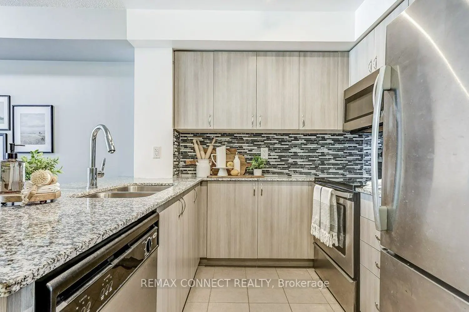 Additional image 4 of 1235 Bayly Street 905