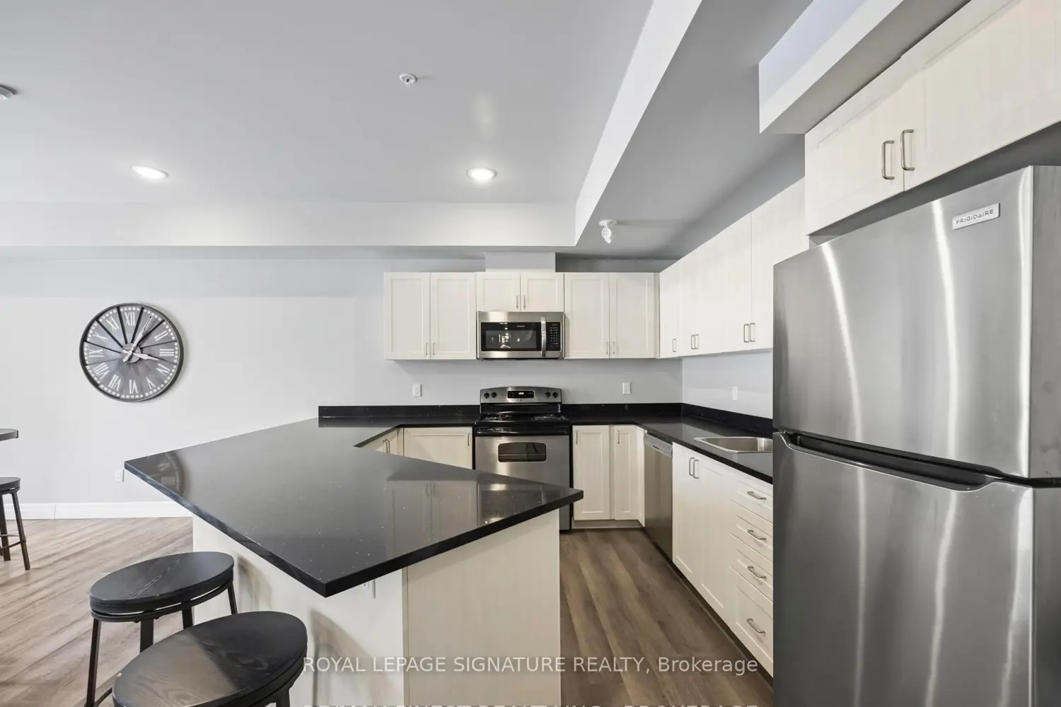 Additional image 16 of 501 Frontenac Street 218