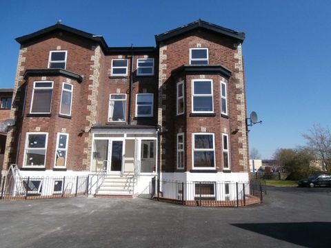 5 Bridgenorth Avenue, Urmston, Manchester M41