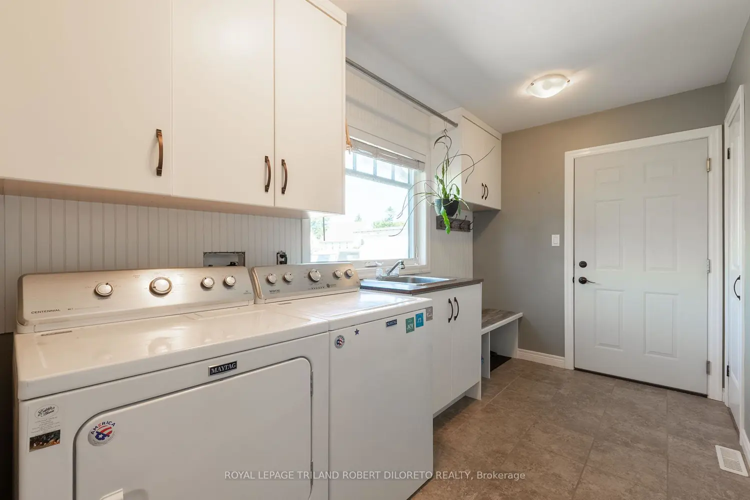 Additional image 9 of 22910 Highbury Avenue