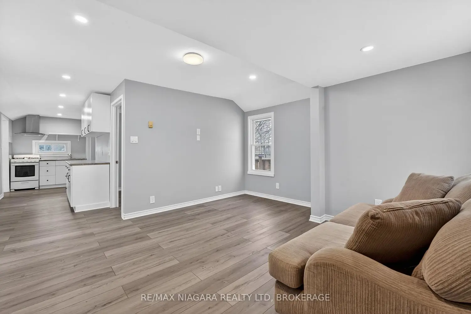 40 Longtent Avenue photo 2