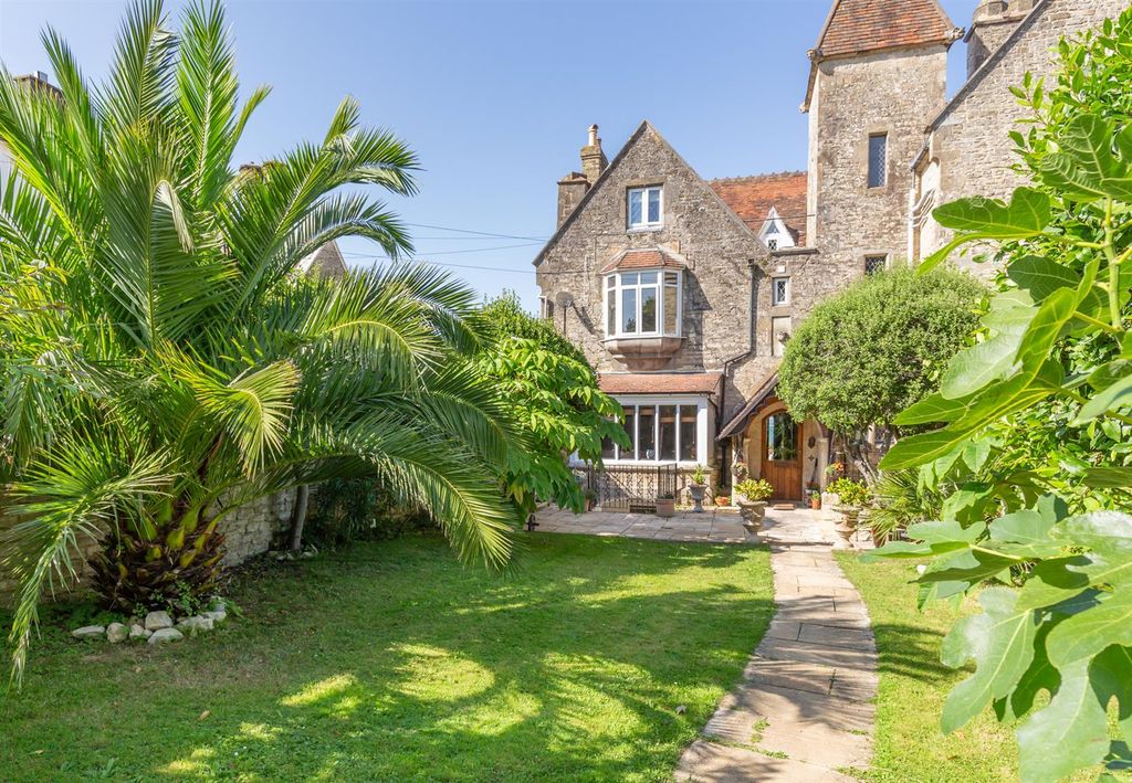 6 bed semi-detached house for saleRyde, Isle Of Wight PO33
