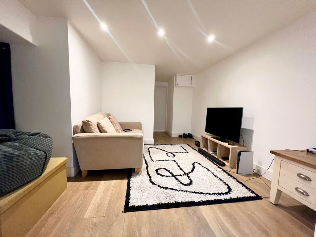 Additional image 2 of 1 bed flat for saleFlat 6 Ashley House, St Saviour JE2