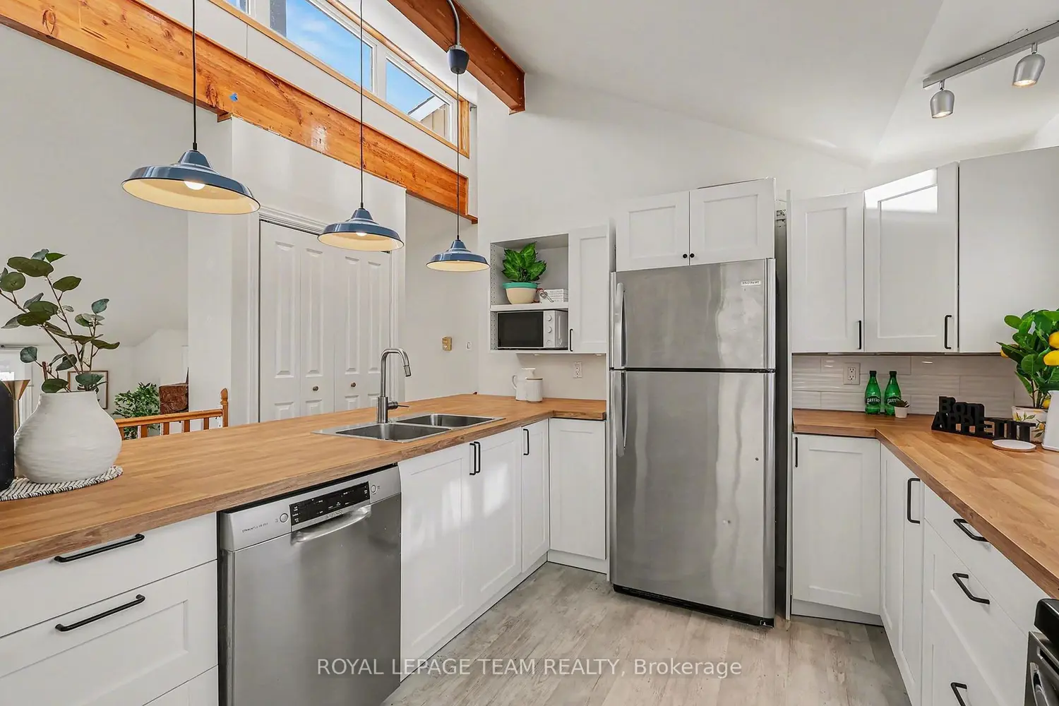 Additional image 5 of 237 Queen West Street