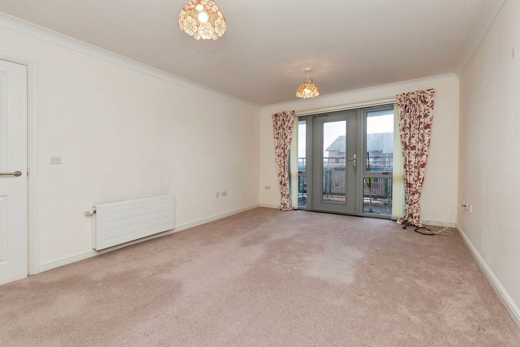 2 bed flat for saleHartfields, Hartlepool TS26 photo 2