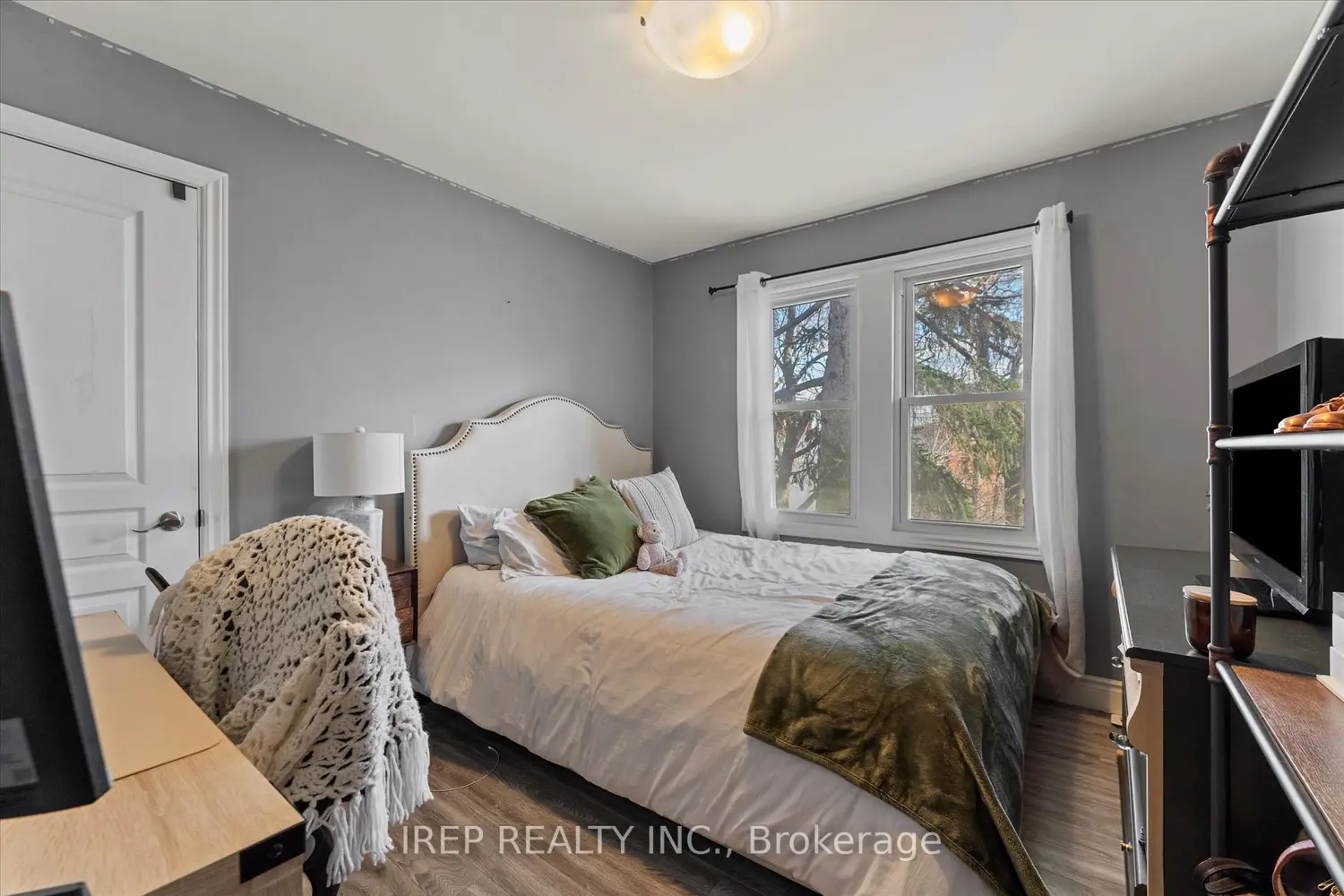 Additional image 11 of 394 Crawford Avenue