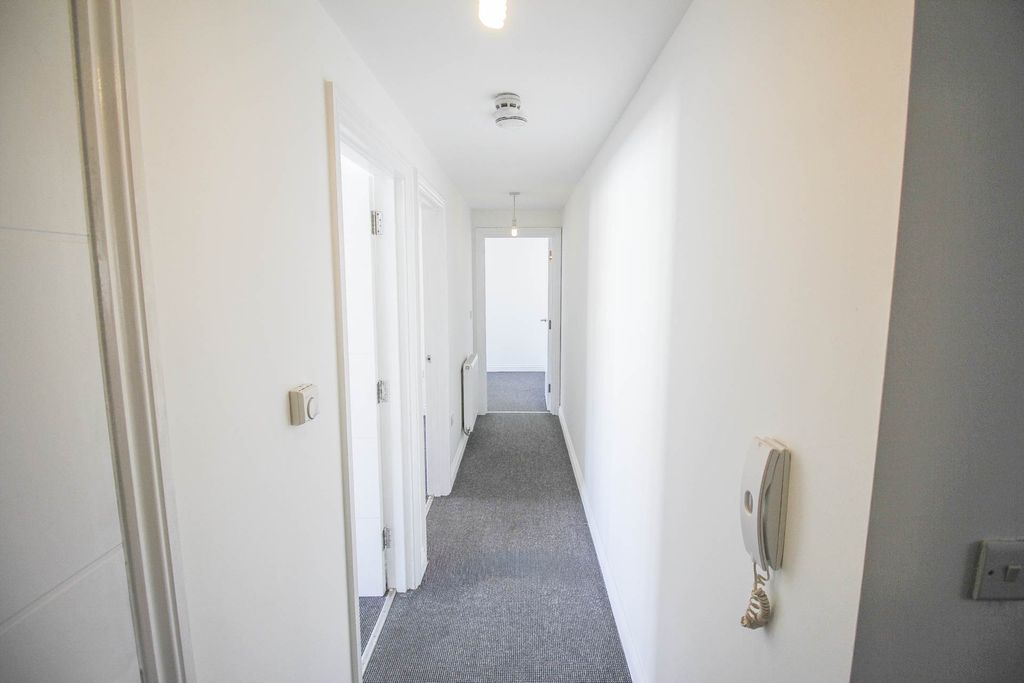 2 bed flat for saleWaterloo Street, Weston-Super-Mare BS23 photo 4