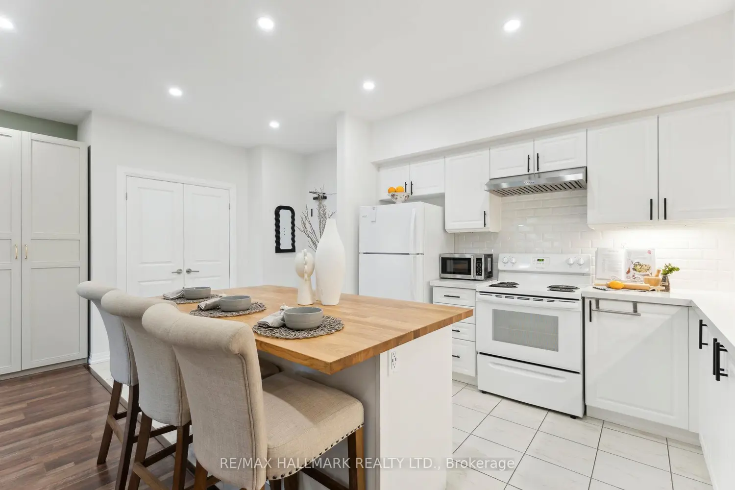 Additional image 8 of 157 Wellington Street 304