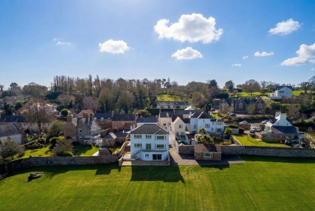 4 bed detached house for saleLe Jardin, Grouville JE3
