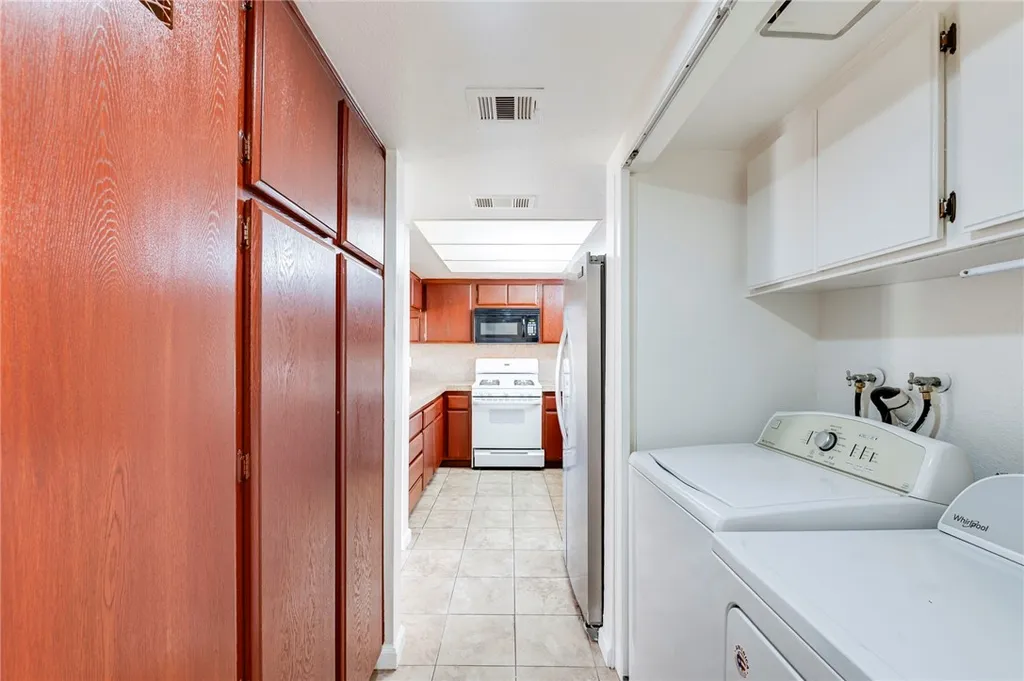 Additional image 17 of 16331 Cornuta Avenue Unit E, Bellflower, CA 90706