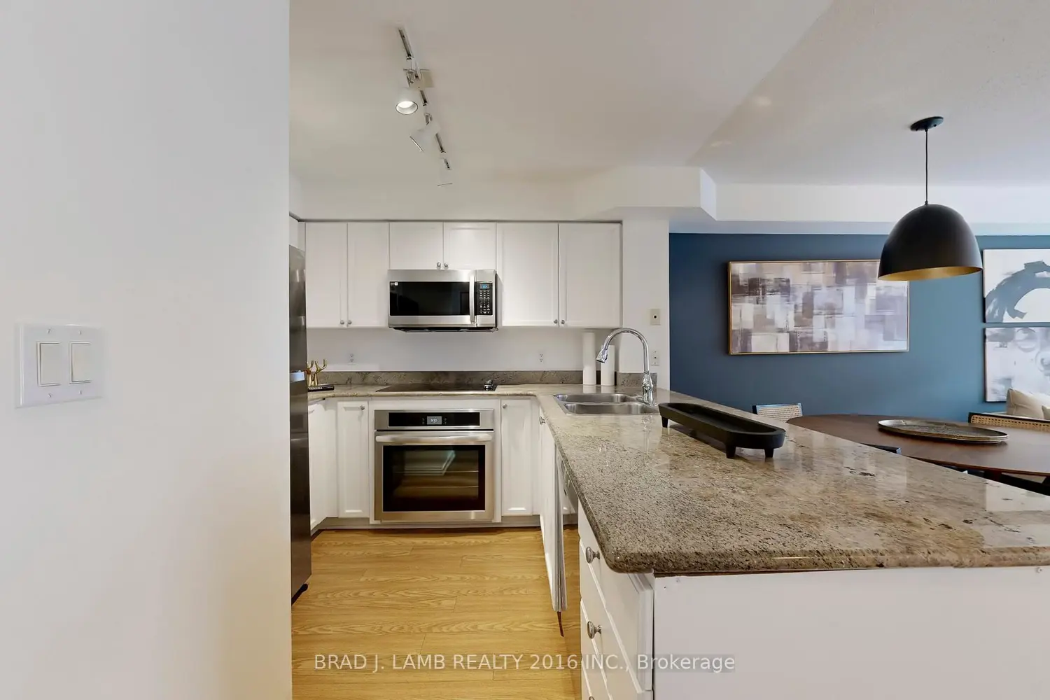 Additional image 6 of 245 Davisville Avenue 302