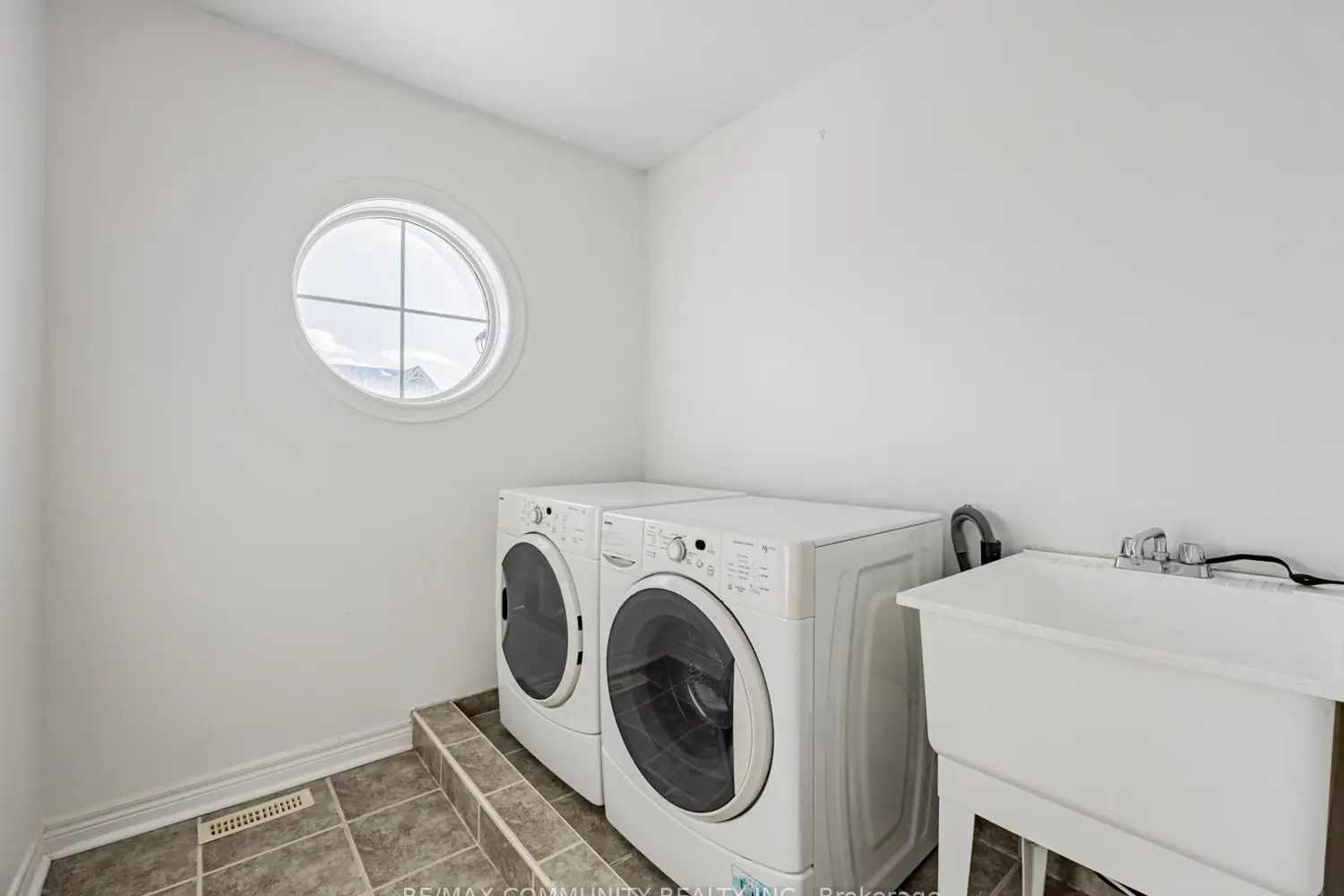 Additional image 12 of 2 John Davis Gate