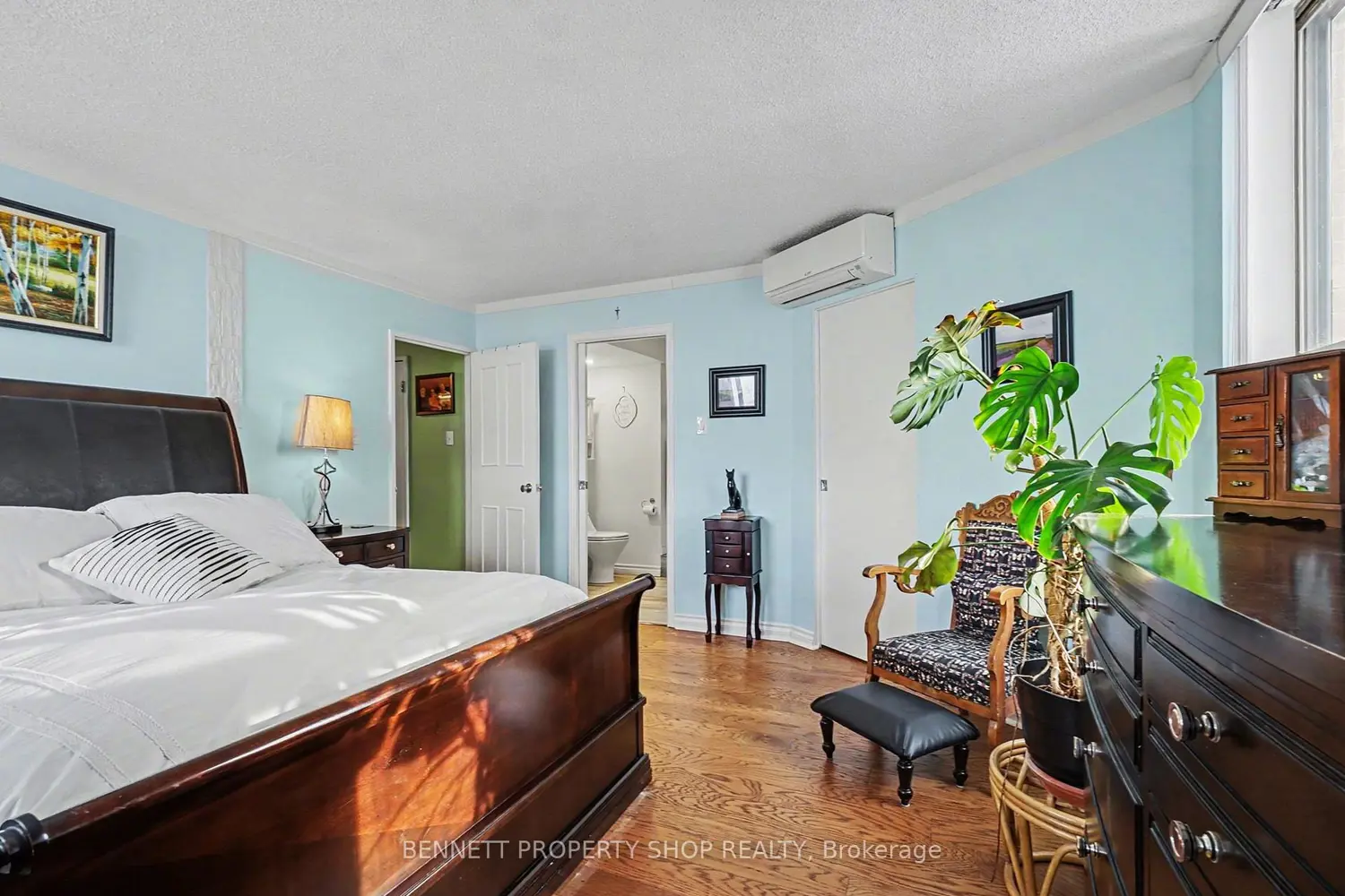 505 St Laurent Boulevard 1402 photo 5