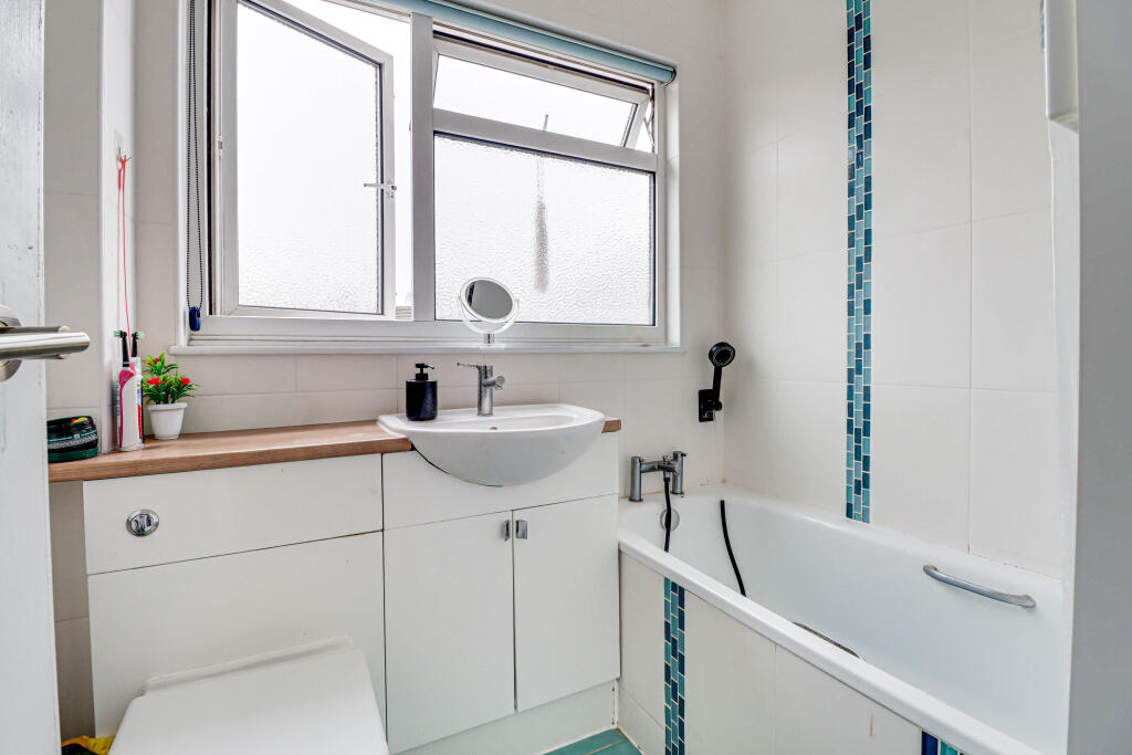 Additional image 5 of Kitchener Close, St Albans, AL1