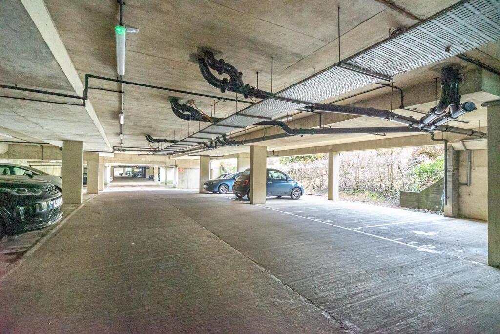 Additional image 14 of Park View Close, St. Albans