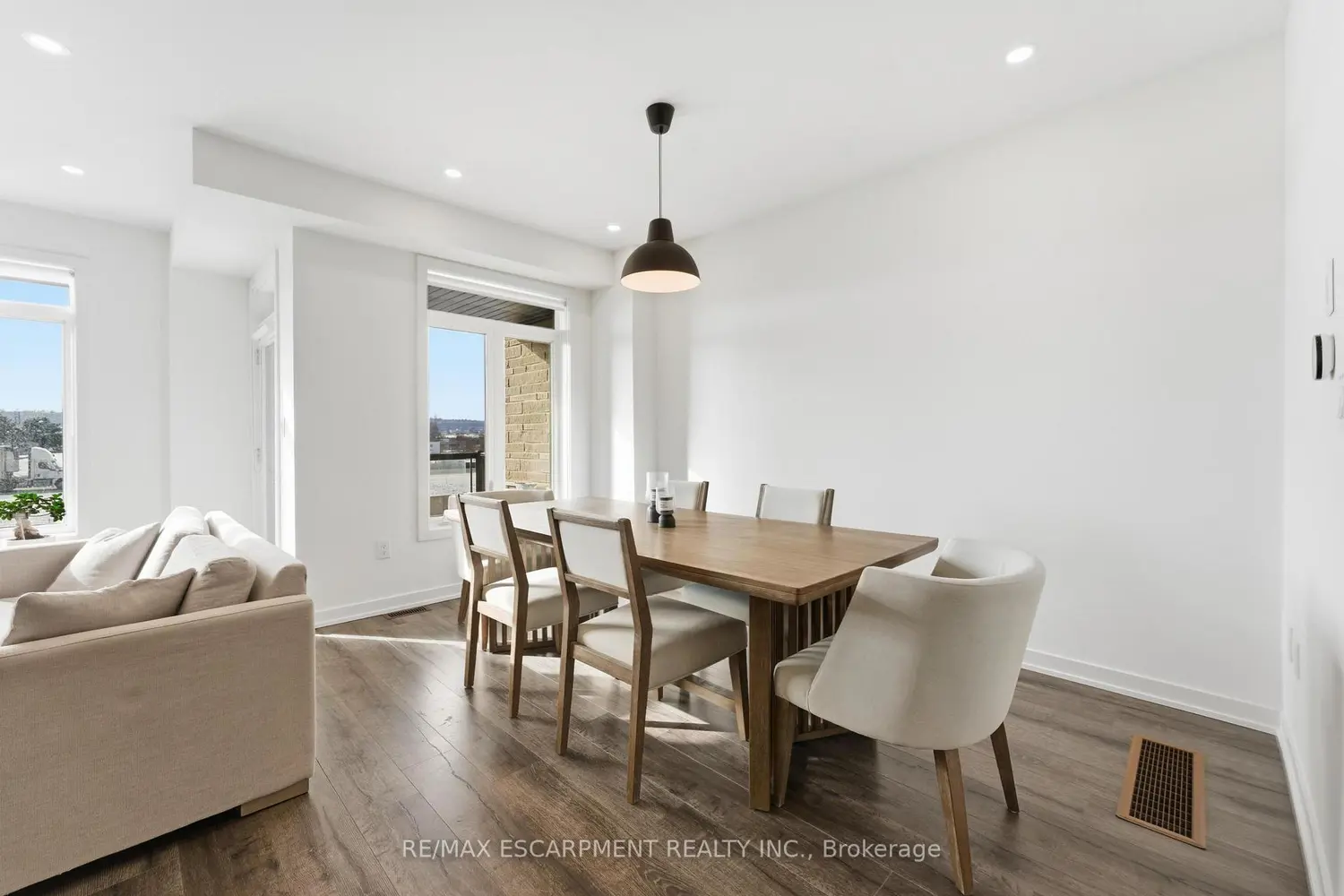 Additional image 6 of 590 North Service Road 44