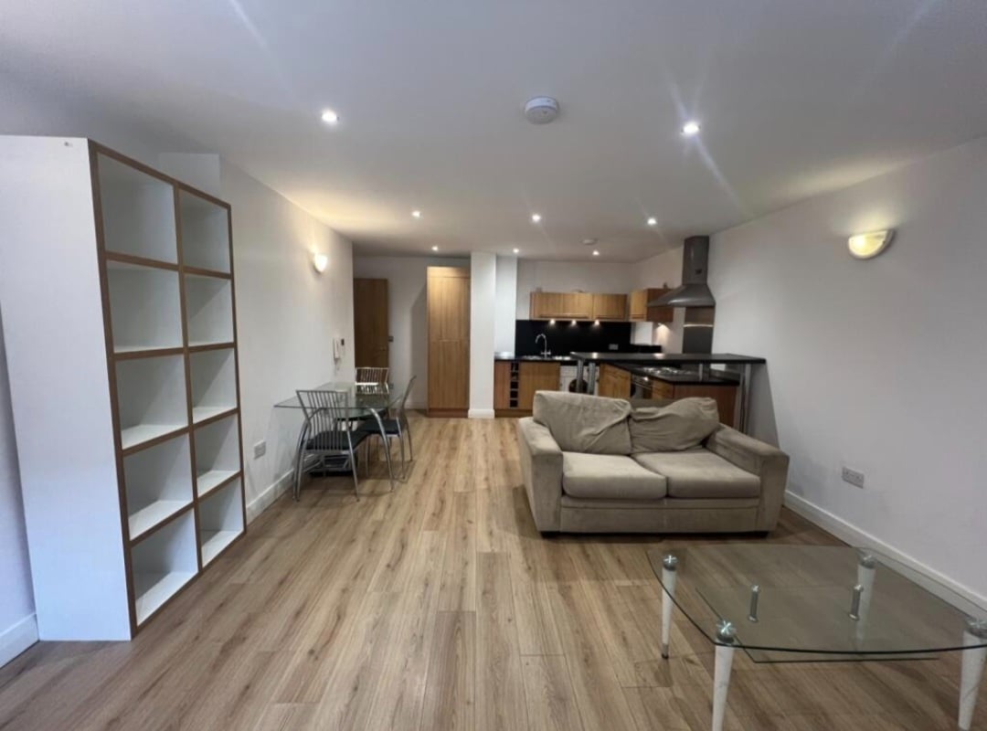 2 Bed Flat, Lake House, M15, N1 7GU