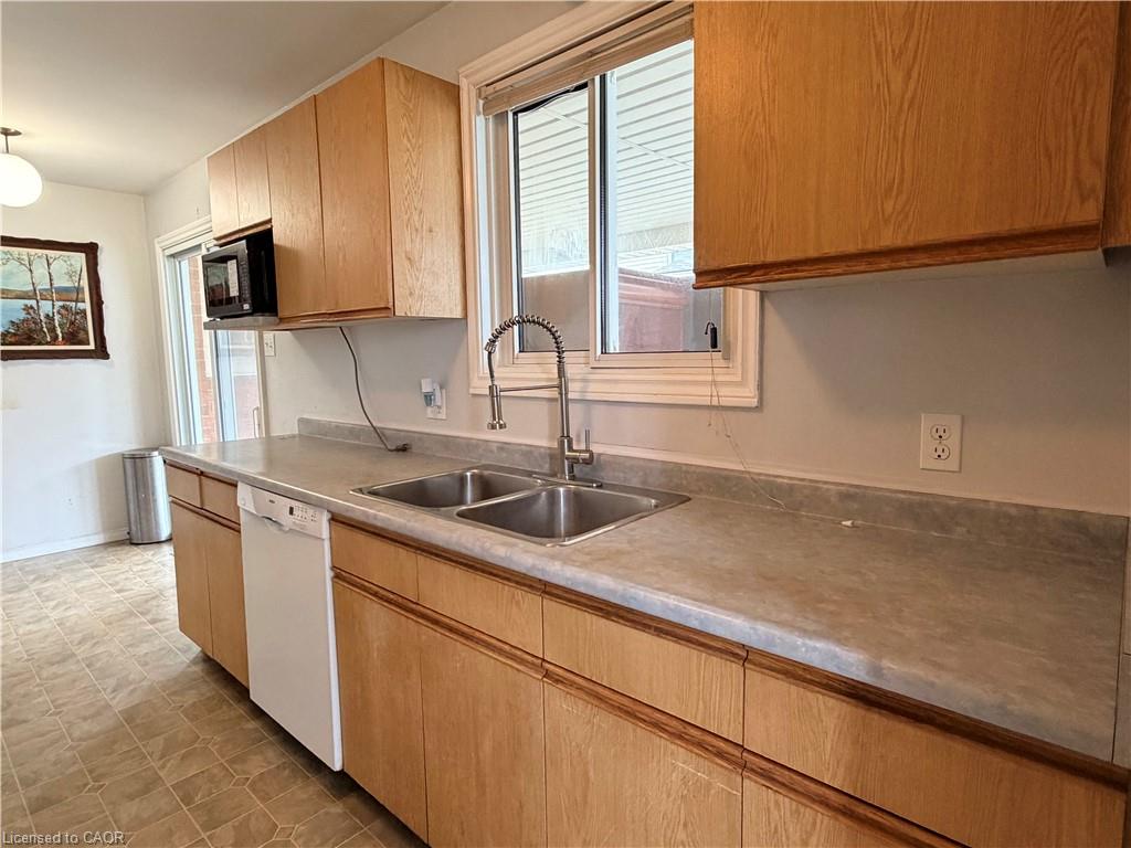 Additional image 3 of 259 Camille Crescent, Waterloo, ON, N2K 3B8