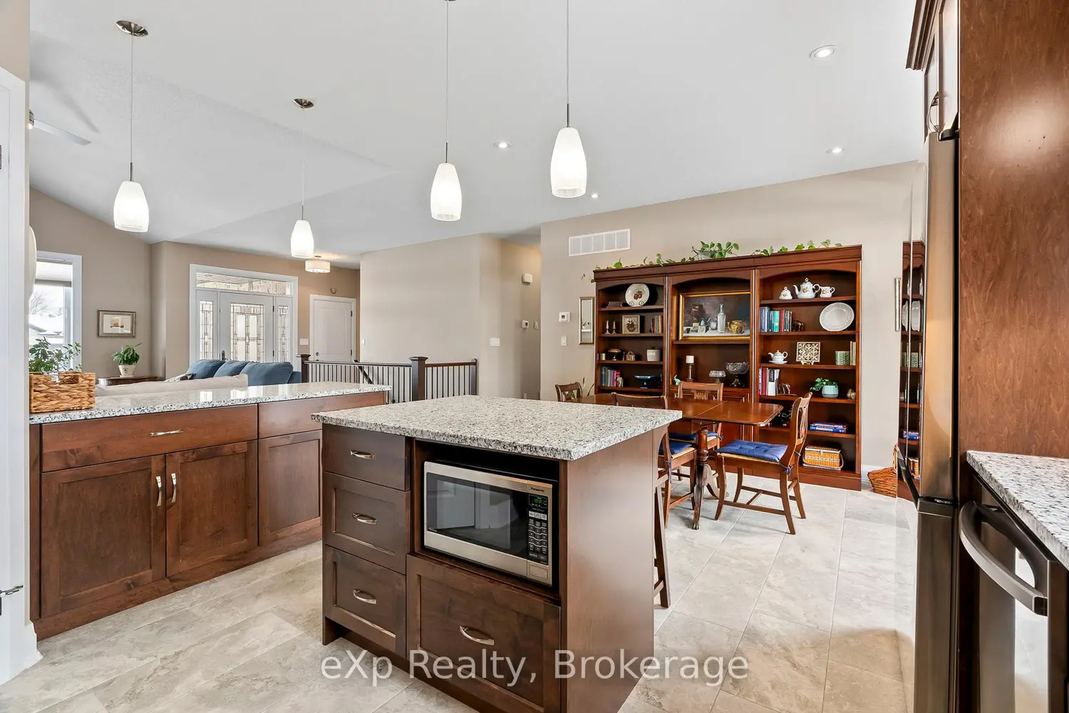 127 Dougs Crescent photo 2
