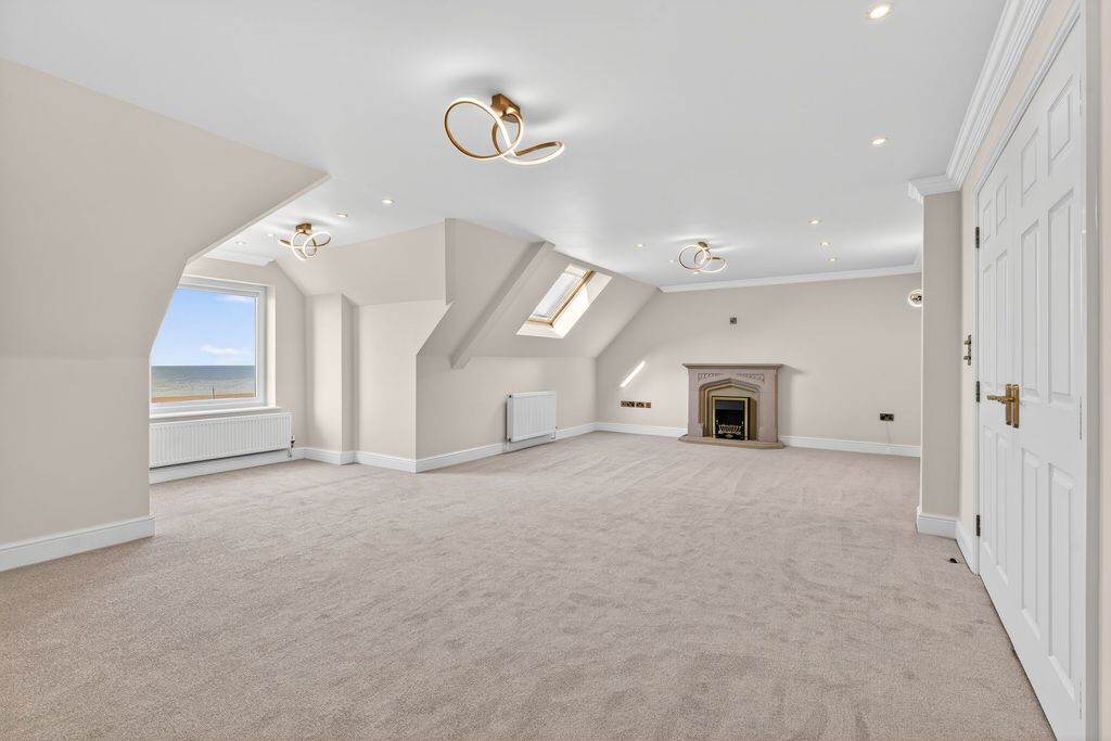 5 bed penthouse for saleNorth Promenade, Nicoll Court FY8