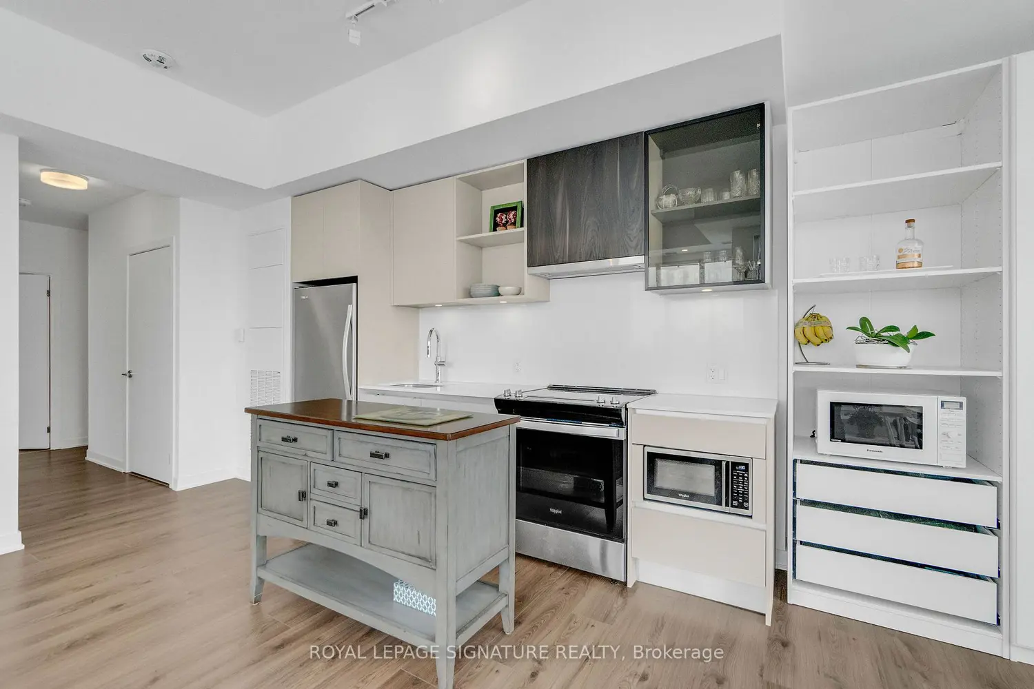 Additional image 10 of 395 Dundas Street 234