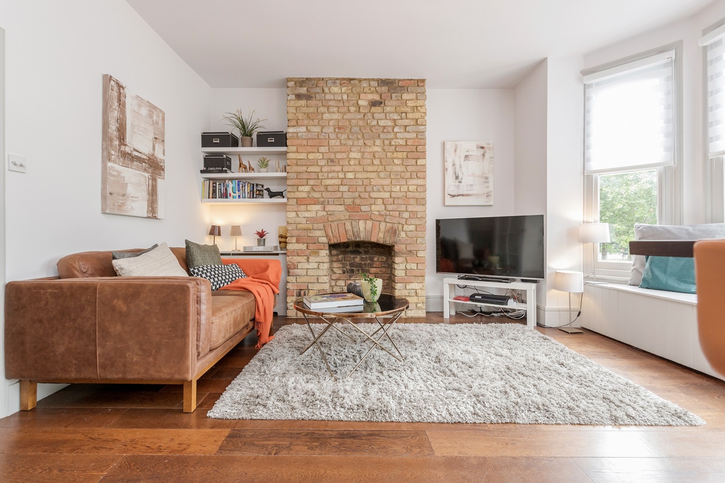 2 Bed Flat, Fentiman Road, SW8, N1 7GU