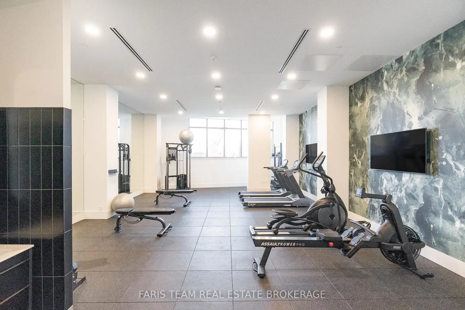 Additional image 14 of 31 Huron Street 216