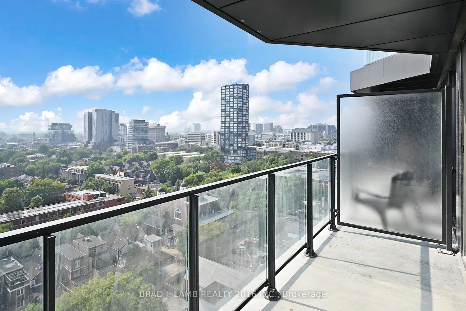 Additional image 10 of 195 Mccaul Street 1501