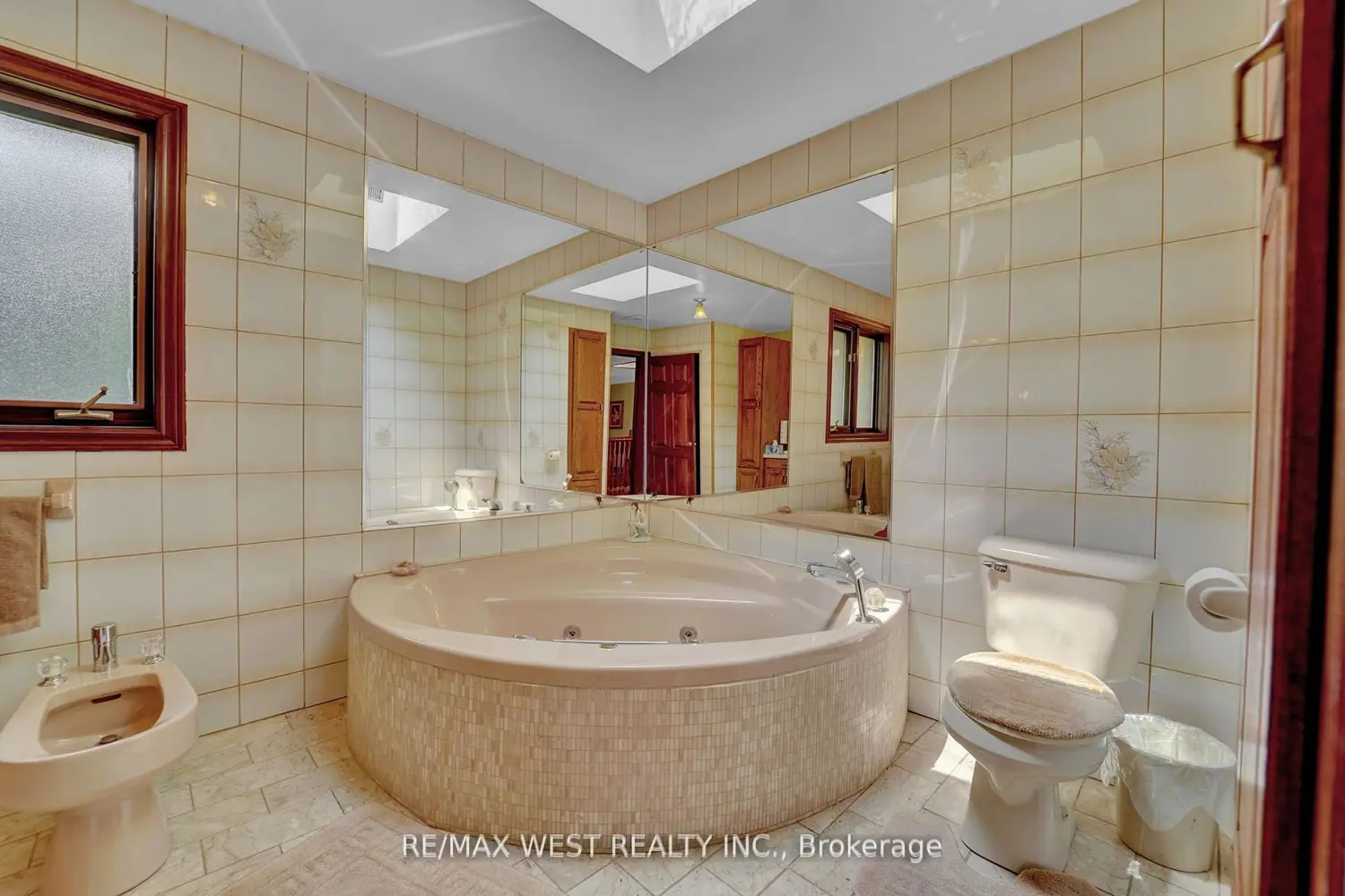 Additional image 11 of 805 Centre Road