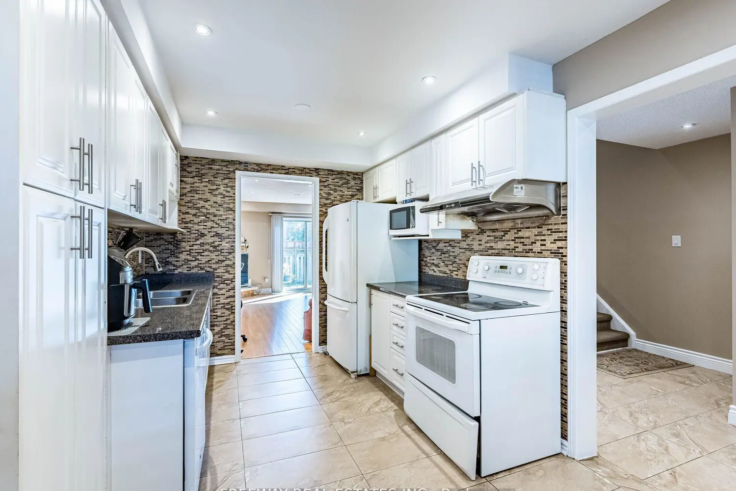 Additional image 9 of 53 Dutch Crescent